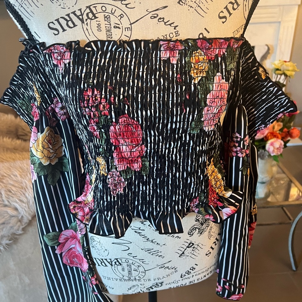 Impulsive π Off the Shoulder Top - Picture 4 of 15